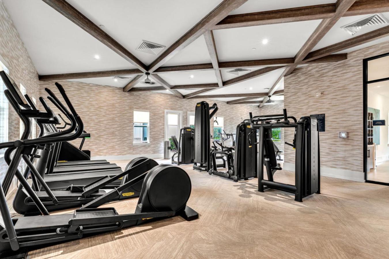 Sunny 2-Bed Oasis Pool And Gym In Apollo Beach Kültér fotó